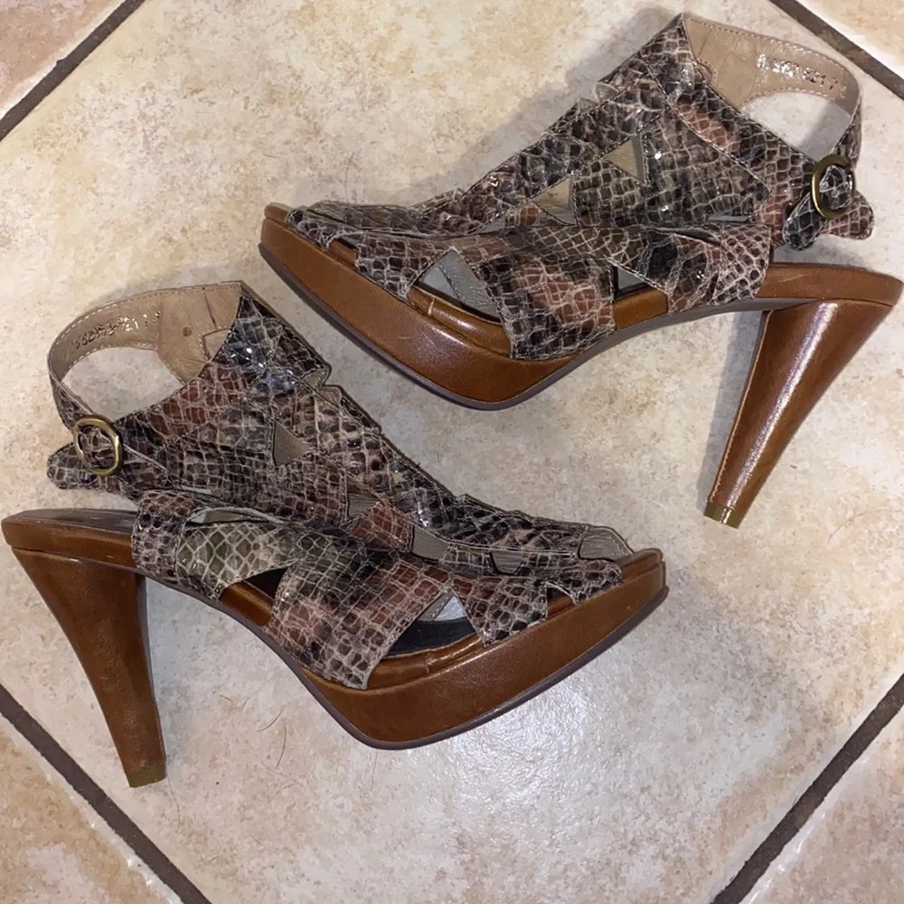 Crown Vintage platform snakeskin print heels